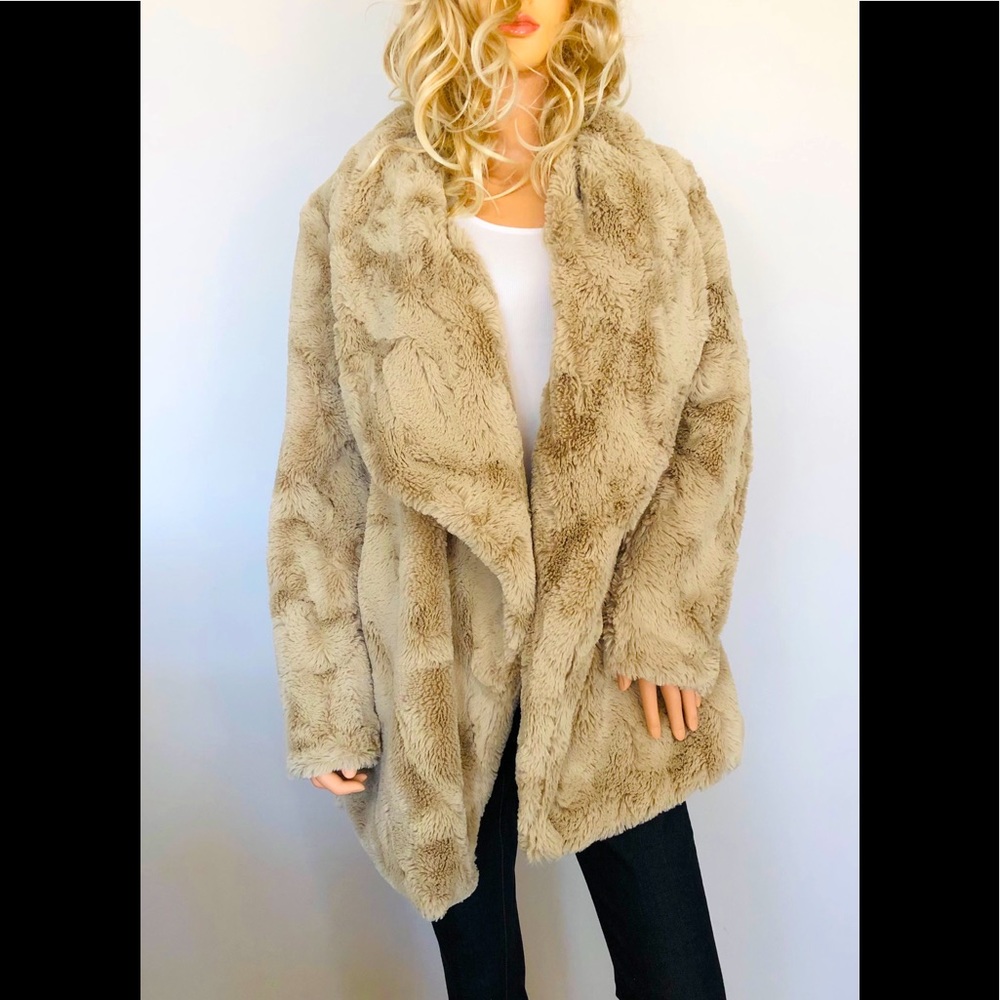 COAT/ JACKET